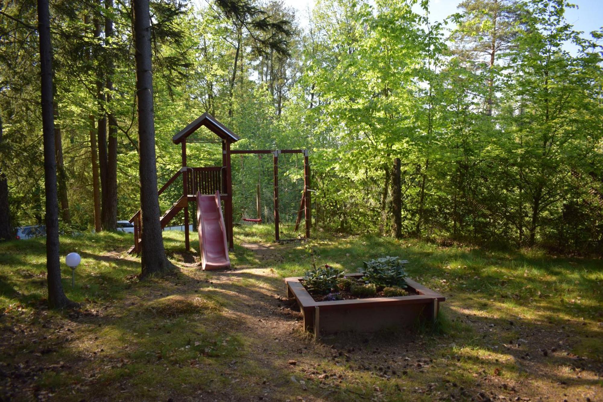 מלון Osecna Treehouse U Rybnika מראה חיצוני תמונה